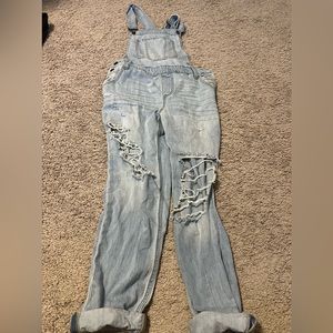 Never worn! Size medium overalls distressed‎